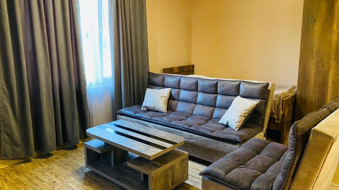 Lela Guest House Местия Экстерьер фото