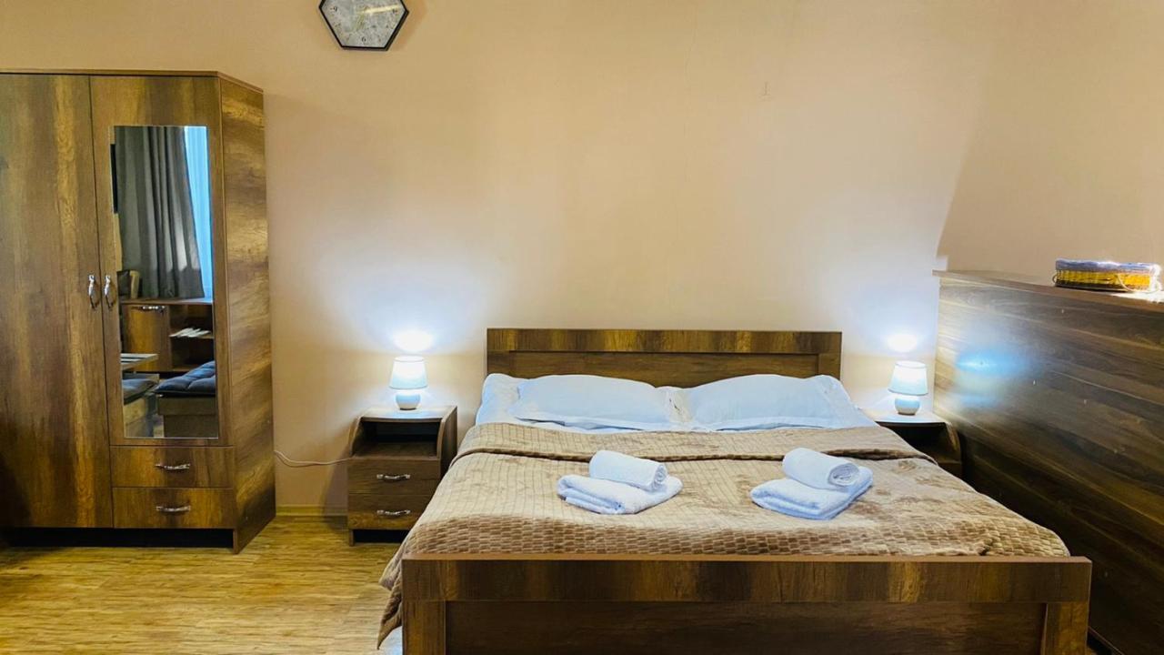 Lela Guest House Местия Экстерьер фото