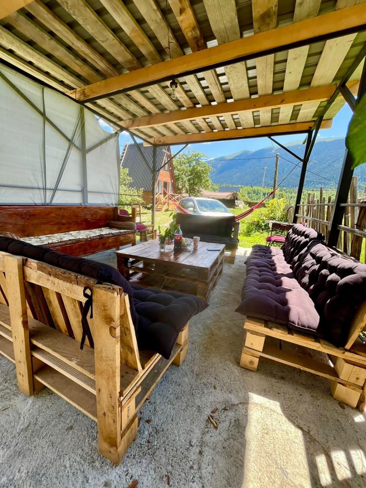 Lela Guest House Местия Экстерьер фото